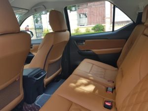 Xe Innova 7 chỗ nổi bật với nhiều tính năng.